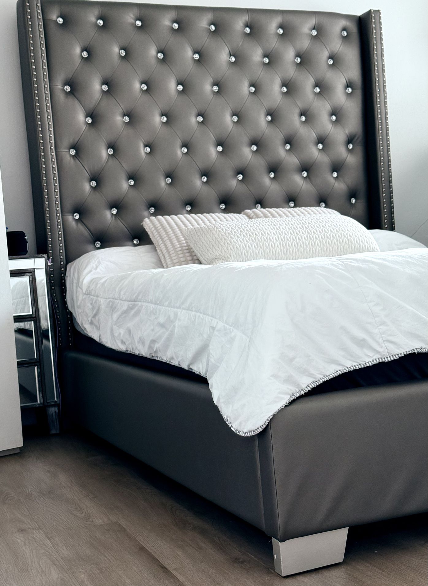 Cama Queen Moderna