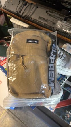 Supreme man bag