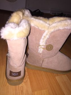 WOMENS UGGS BRAND NEW