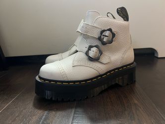 Doc martens w/ flower buckle