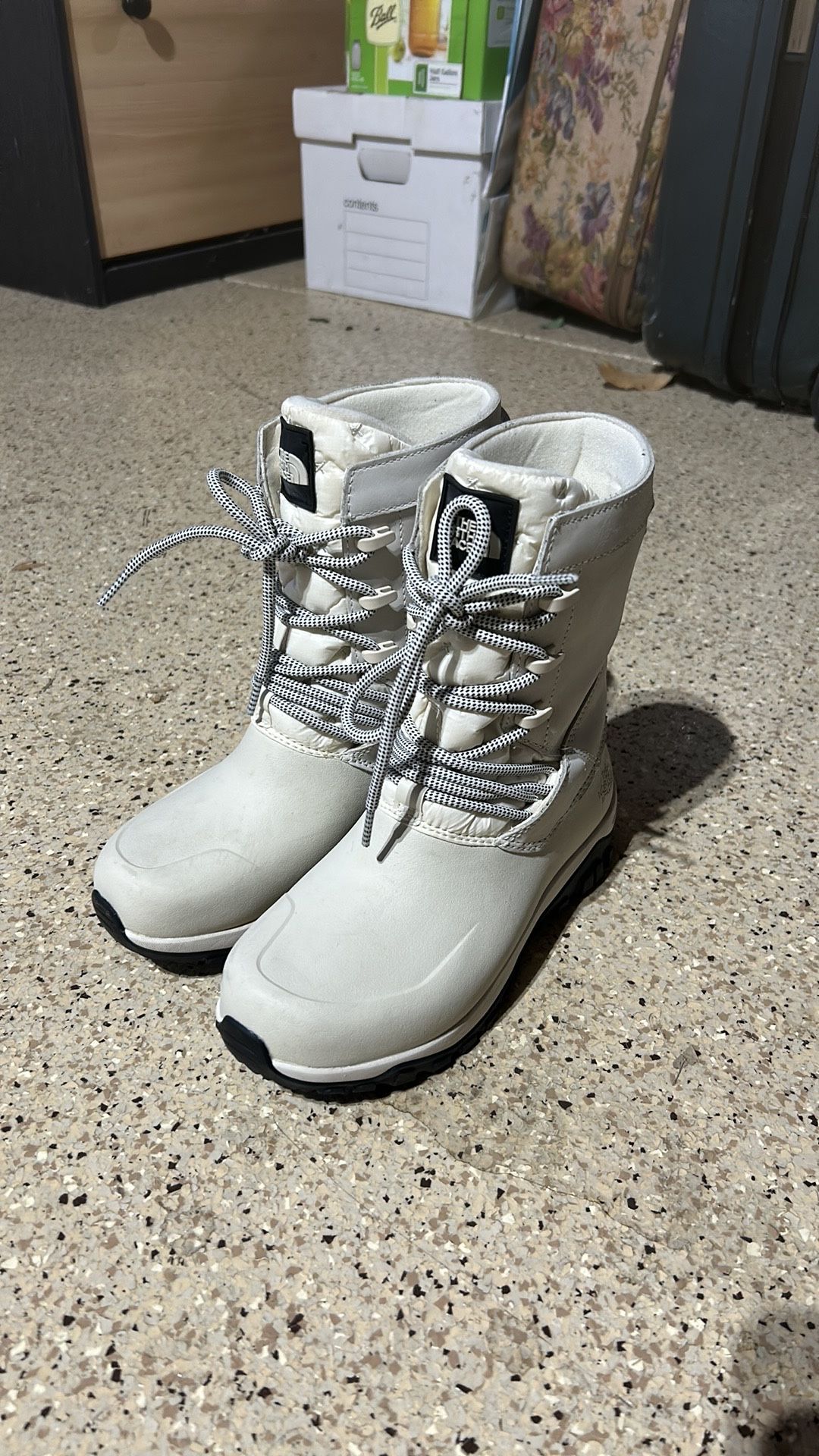 Women’s North Face Snow Boots Sz 6