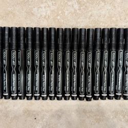 20  Tooli-Art Acrylic Paint Pen with a medium tip. 
