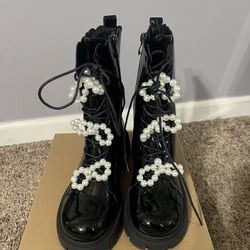 Boots Size 6