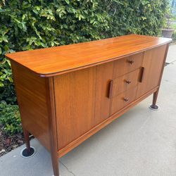 Mid Century Modern Vanson  Retro Sideboard/Buffet/Credenza
