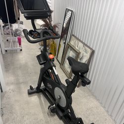 Exercise bike - NordicTrack - Commercial S15i - Black $400