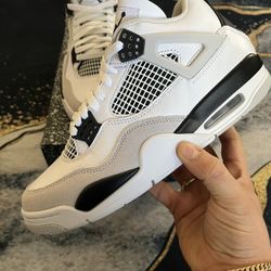 Jordan Retro 4 Military Black 