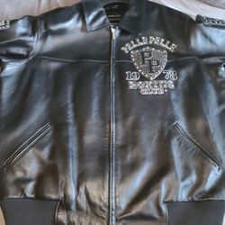 Pelle Pelle Barely Worn, Leather Still Crispy. Never Had To Be Cleaned So It Still Looks & Feels Brand New.