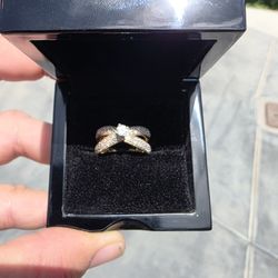 14k Yellow Gold Ladies Engagement Ring With Diamonds