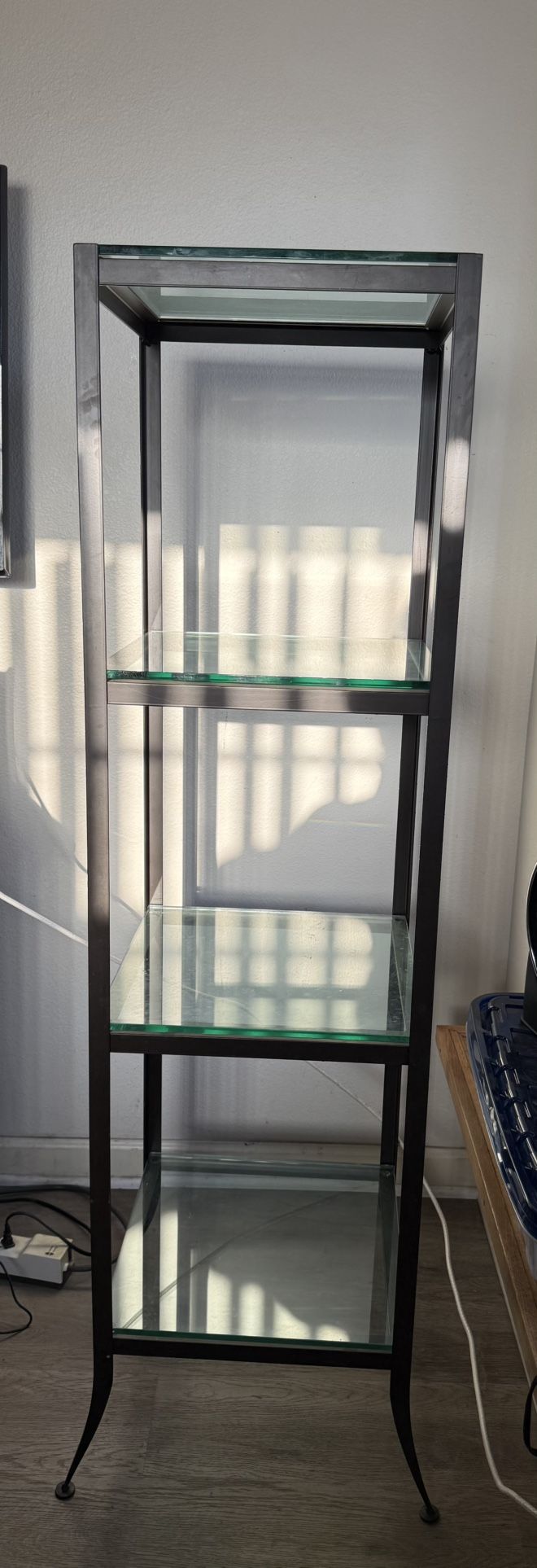 Glass and metal display shelving eterge