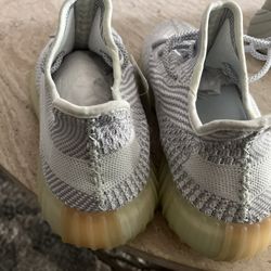 Yeezie Boost 350 V2