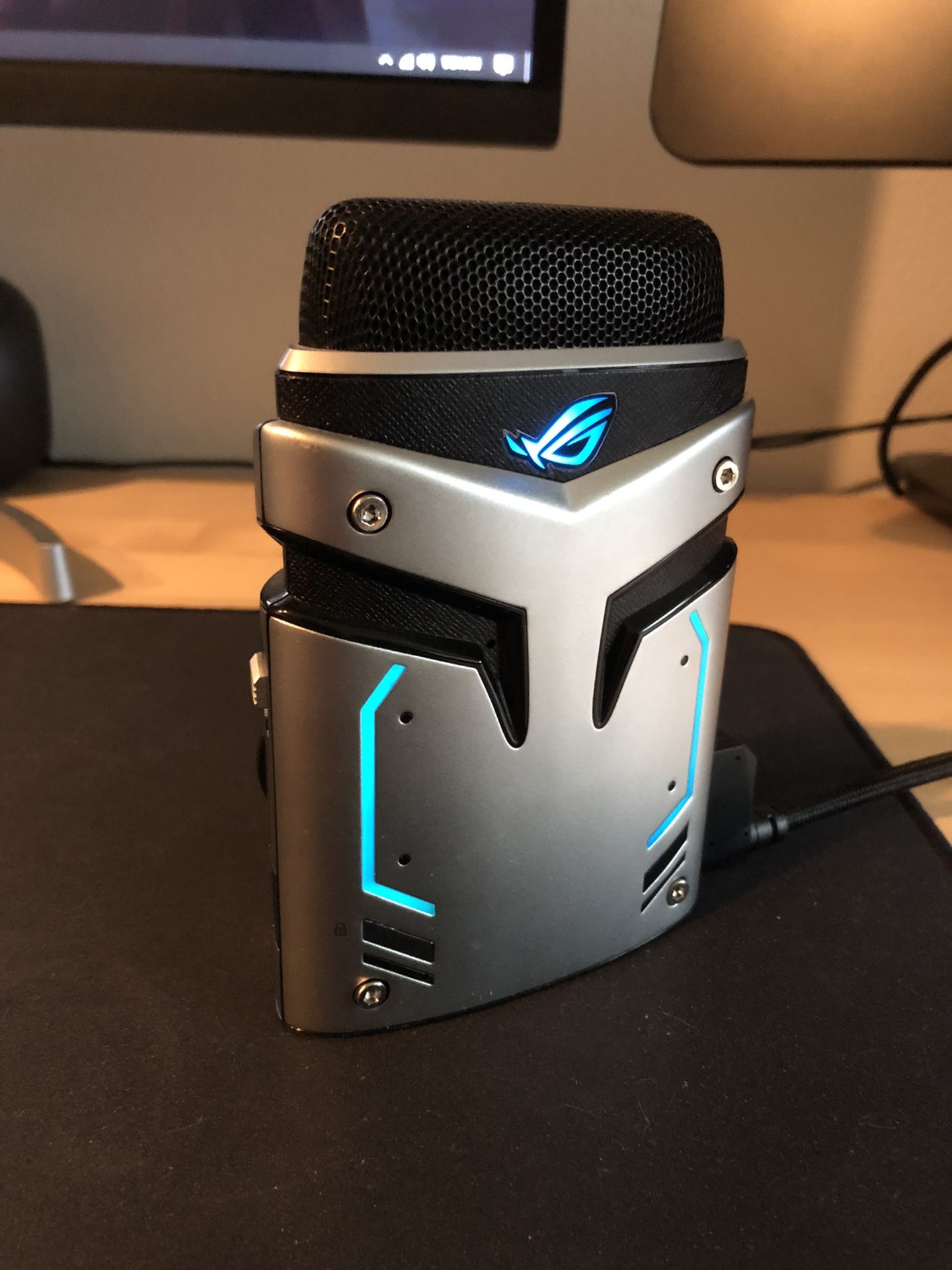 ROG Strix Magnus Gaming Microphone & Case