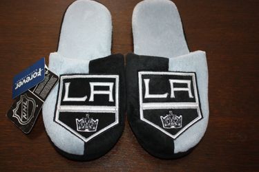 LA Kings slippers new with tags size large 11-12