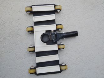 Pool vacuum head