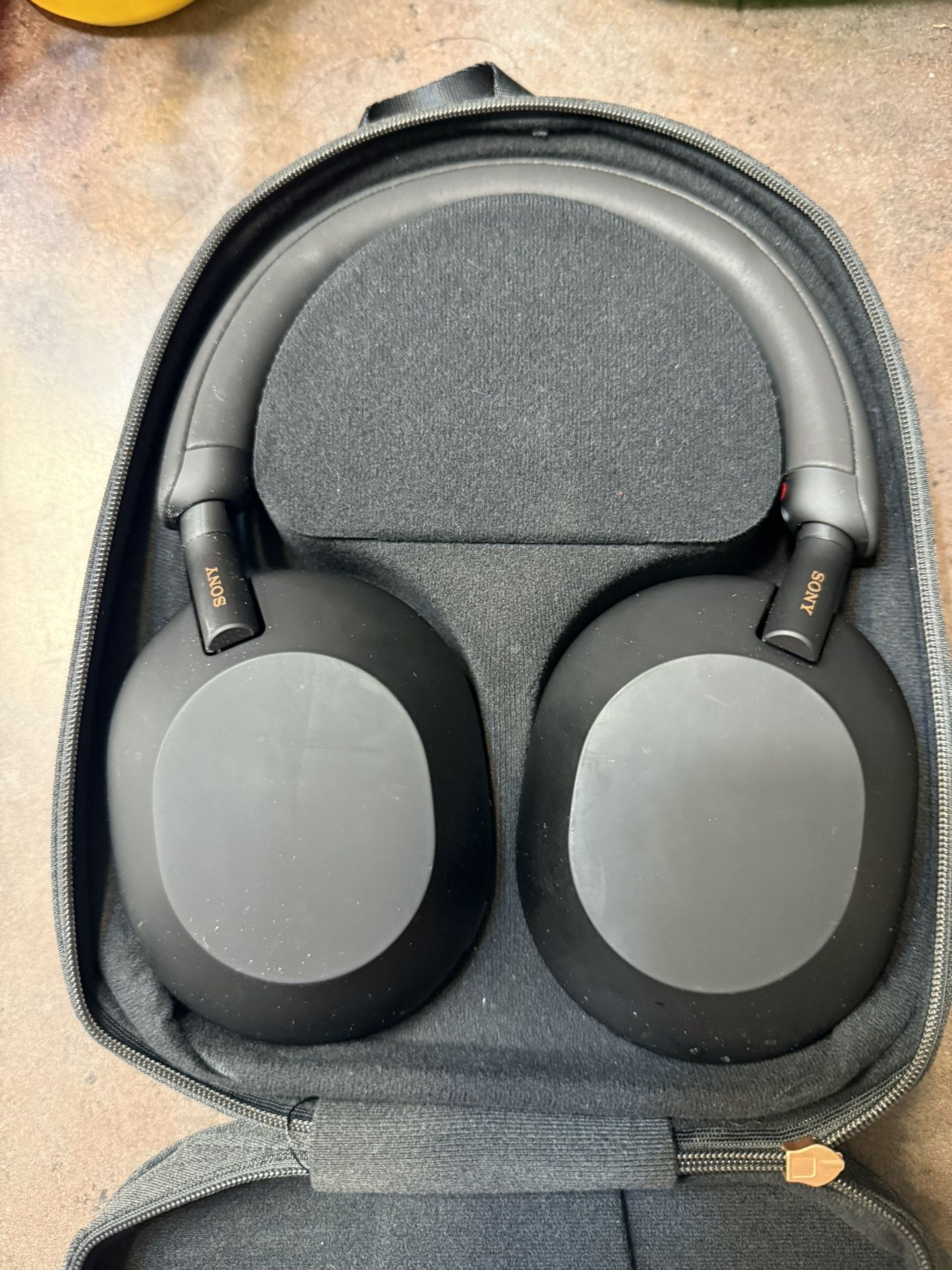 Sony WH-1000 XM5 Noise Canceling Headphones Pristine Black 1000XM5