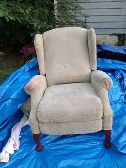 Paisley wingback recliner