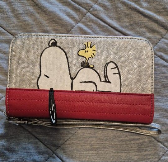 Snoopy Wallet Wristlet & Cell Phone Holder