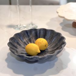 Marble Scalloped Black Bowl