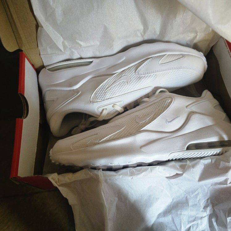 Woman's NIKE AIR MAX BOLT Size 11