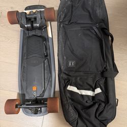 Boosted Mini Skateboard + Hubro Carrying Case