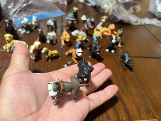 Hood Hound dogs figures .