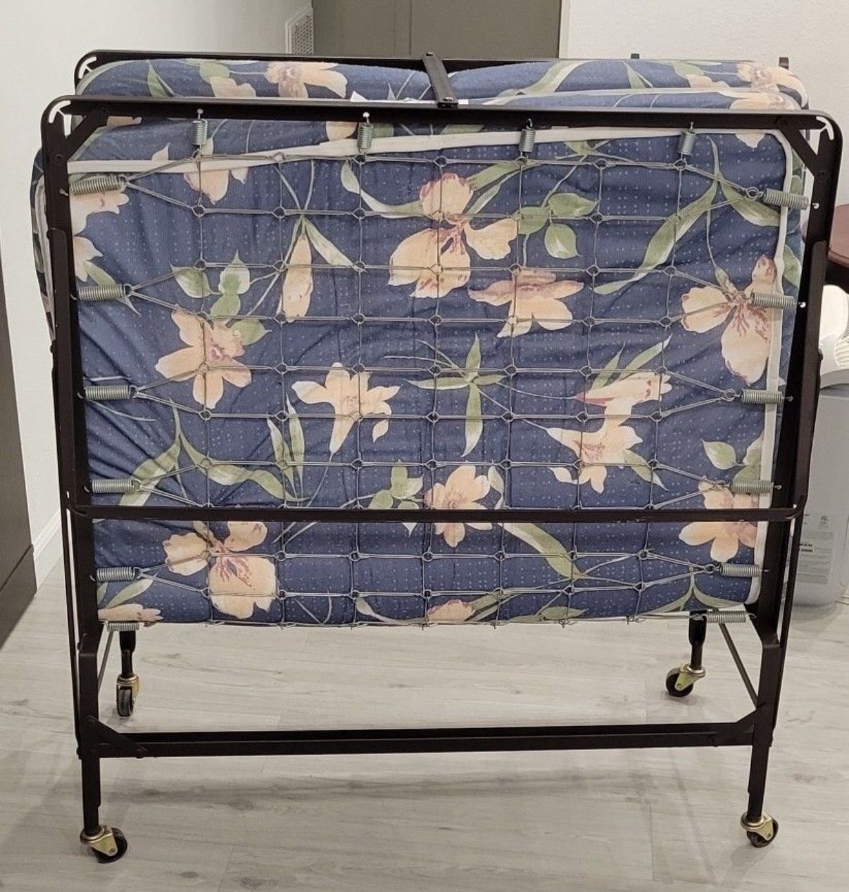 Portable Foldable Rollaway Guest Bed on Wheels with Mattress