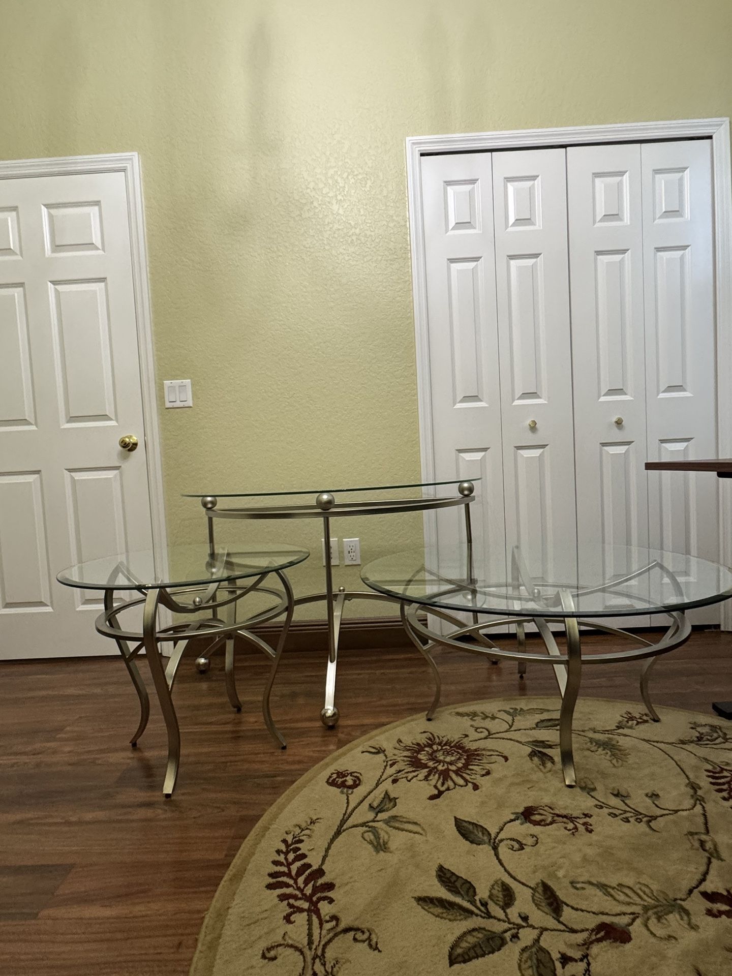A Set Of 3 Glass coffee Tables