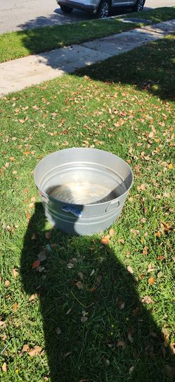 20 Gallon metal bucket