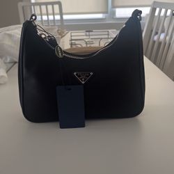 Vintage Prada BN1834 Tessuto Sacca Sottospalla Handbag Black Nylon for Sale  in Kings Park, NY - OfferUp