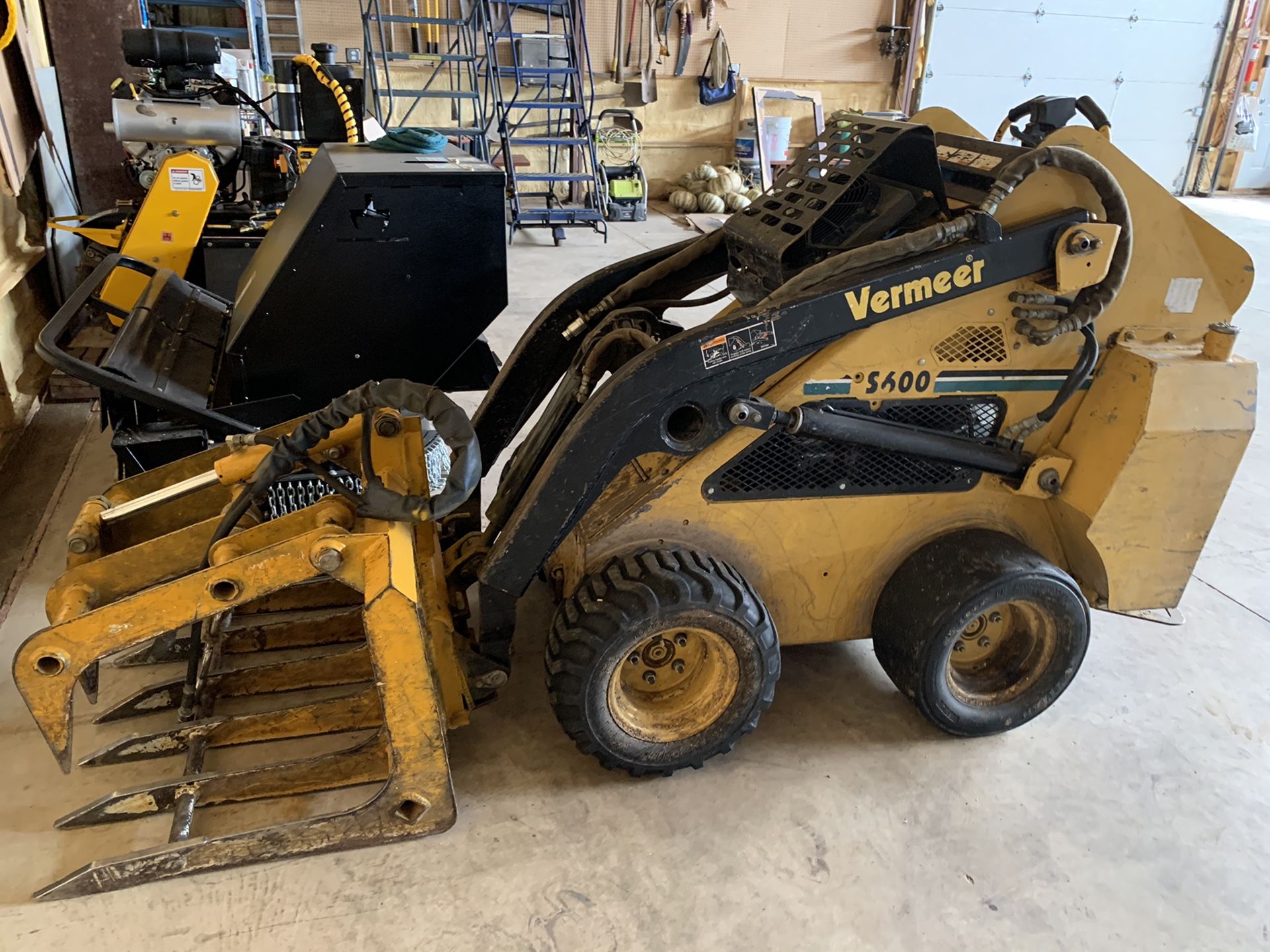 Vermeer S600 mini skidsteer for Sale in Pingree Grove, IL OfferUp