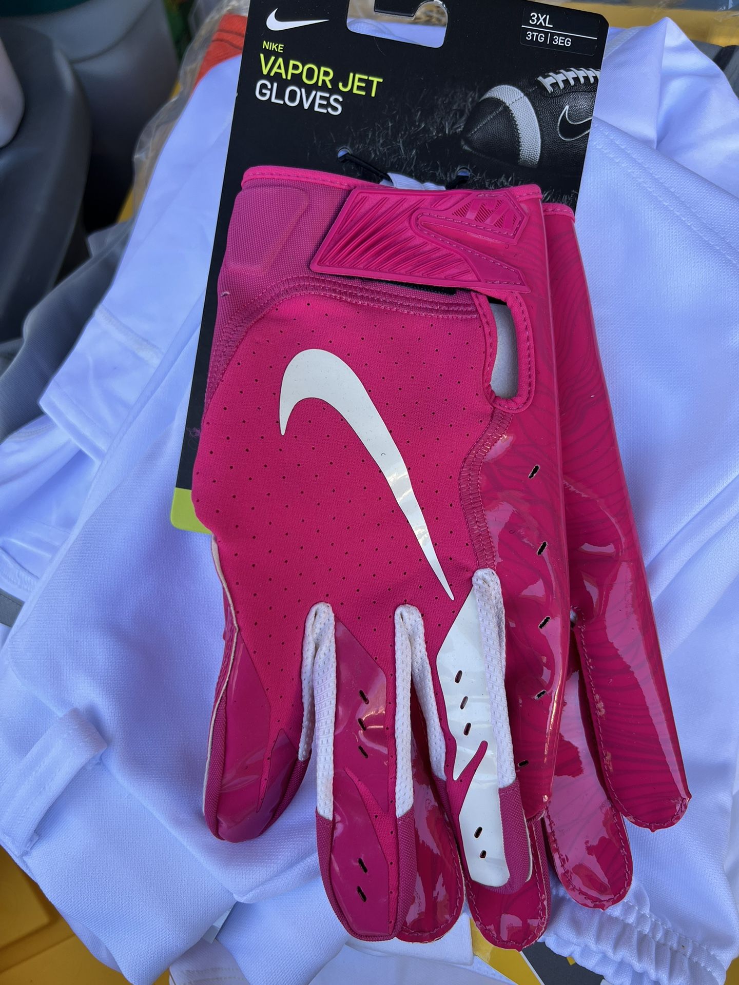 NEW Nike Vapor Jet Gloves Football Pink Breast Cancer Awareness