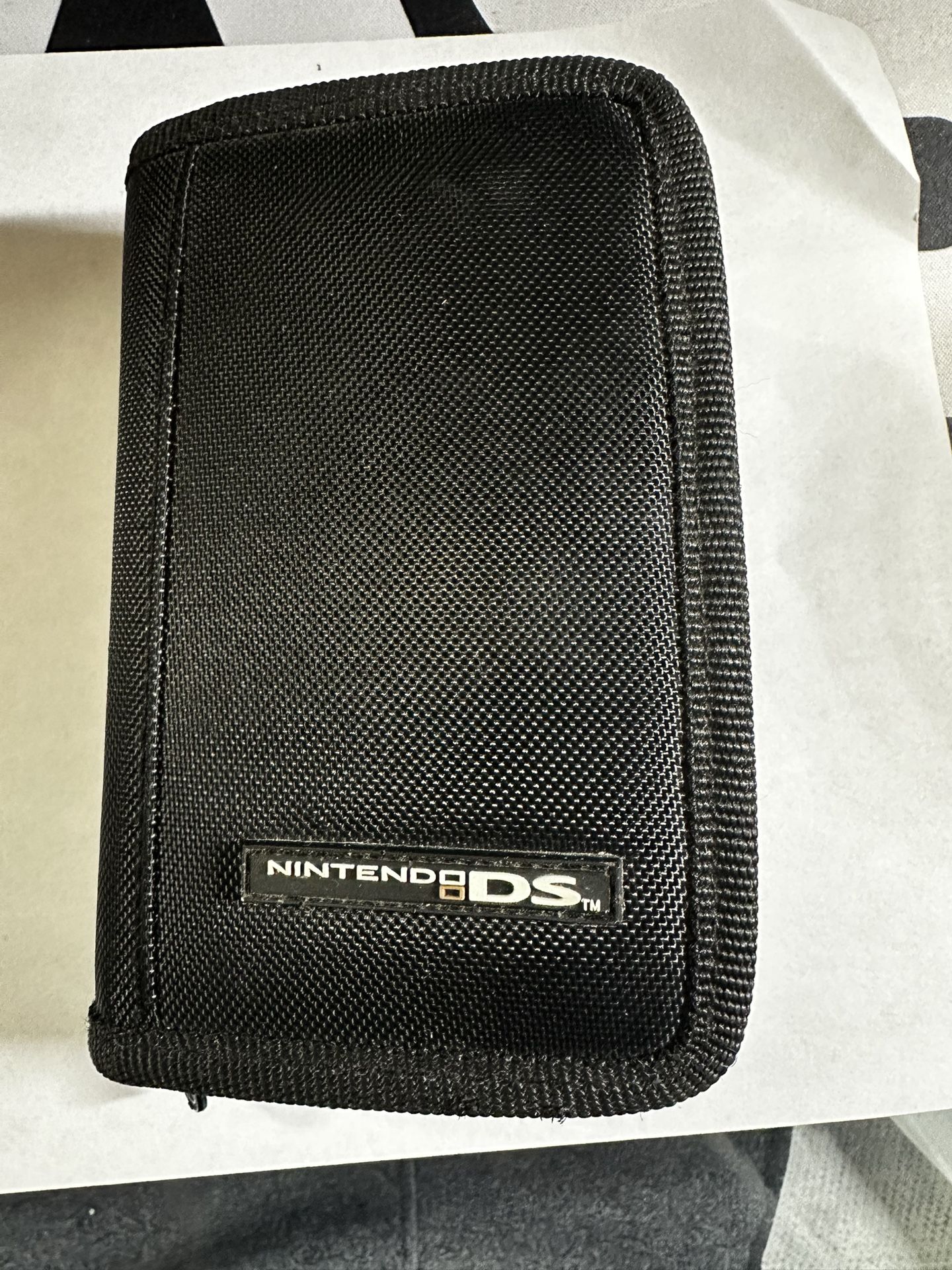 Nintendo DS Switch 'n Carry carrying case.