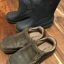 2 Pcs Shoes Size 2 boys Only 3 $