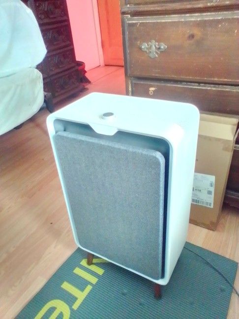 BISSEL Air320, Looks And Runs New. Very Clean