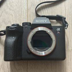 Alpha 7R IV - Full-frame Interchangeable Lens Camera 61MP, 10FPS, 4K/30p