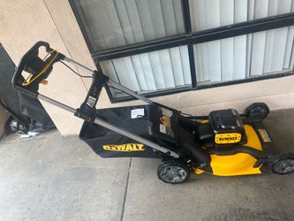 DEWALT 2x20V MAX 21 in. Cordless Battery Powered Push Lawn Mower (Mower Only)