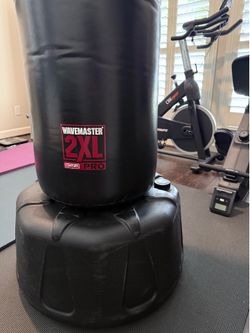 Century Wavemaster 2XL Pro Boxing Bag. Excellent Condition