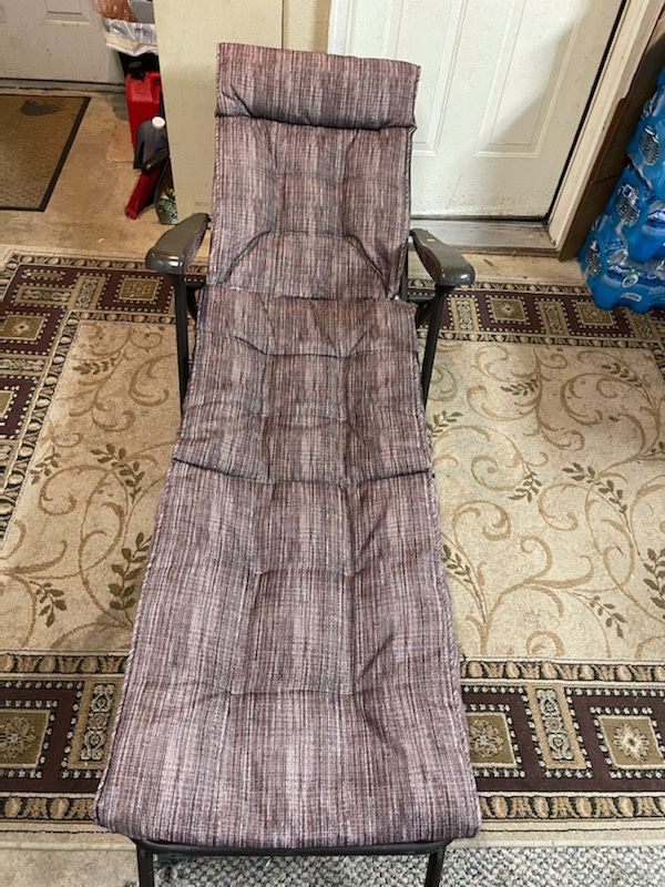 Outdoor Foldable Cushioned Chair