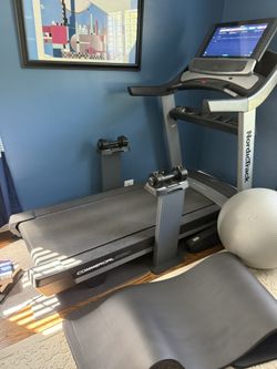 Nordic Track Commercial 2950 Treadmill - Like New!