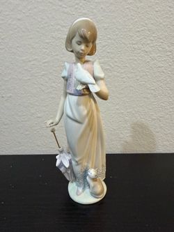 Lladró “Summer Stroll” Porcelain Figurine #7611 with Original Box - 1991 Collectors Society