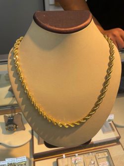 (93 gram gold chain 10k)