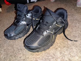 Nike Running Sneakers Black and Gold