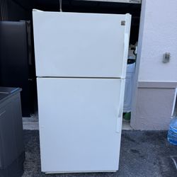Kenmore Refrigerator Good Condition Everything Works Fine 