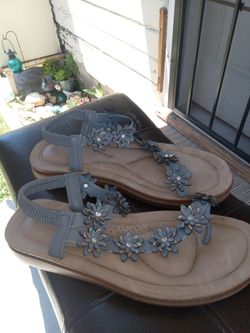 Woman's  sandals