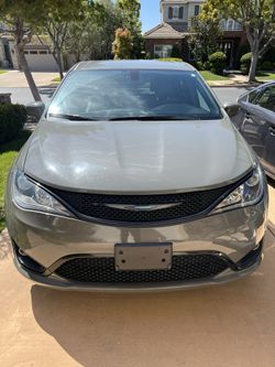 2020 Chrysler Pacifica Hybrid Mini Van $22,500