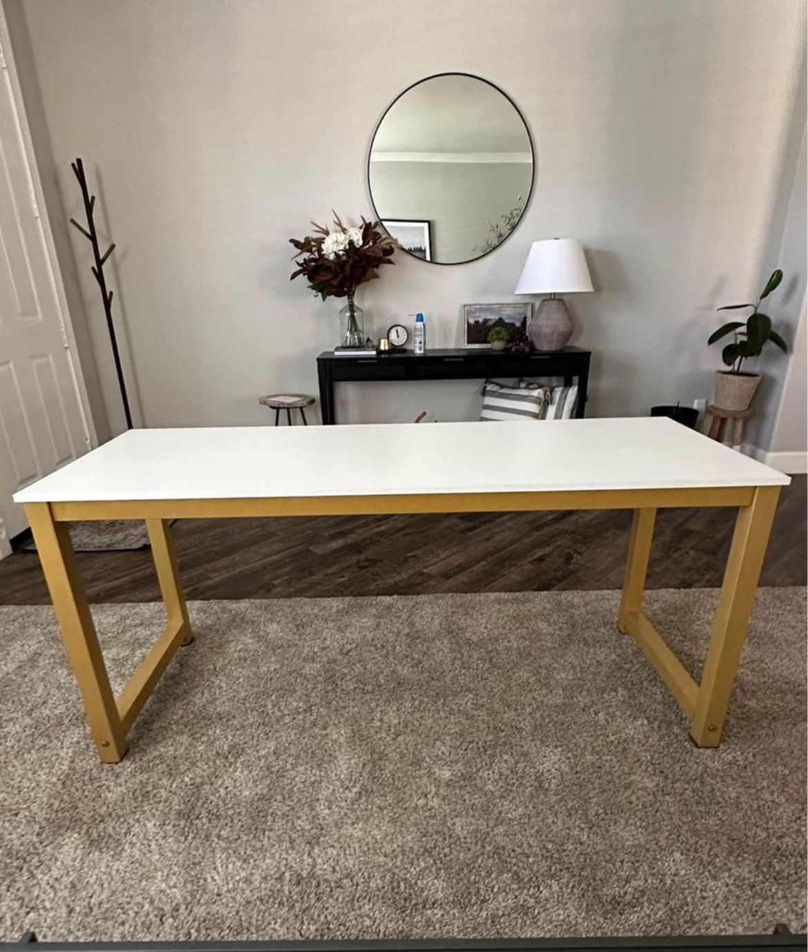 White & Gold Desk for Sale in Corona, CA OfferUp