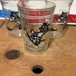 Vintage set of Tom and Jerry glasses three in the scent from 1990