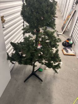 Pre-Lit Artificial Christmas Tree