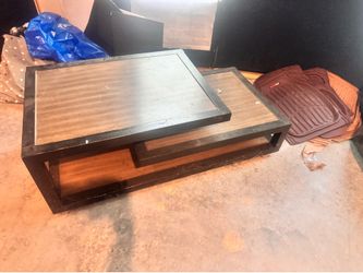 Rolling coffee table