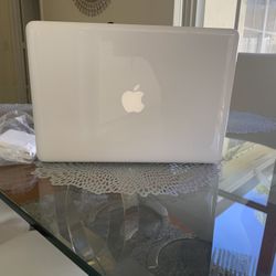 Apple MacBook Laptop 