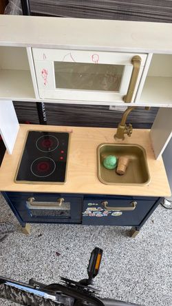 Play kitchen
